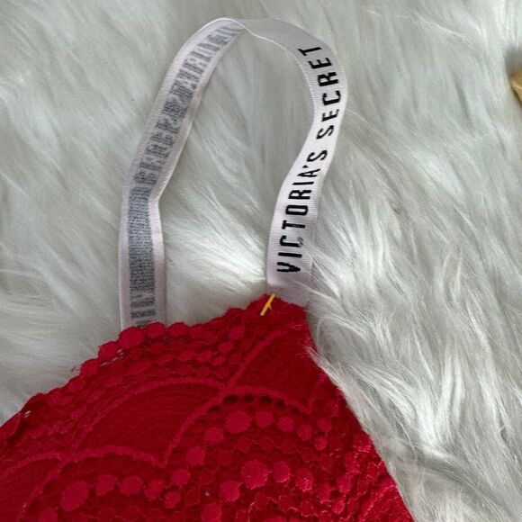 Victoria's Secret Lightly Lined Red T-Shirt Bra Sz 34DD - Picture 4 of 9